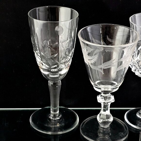 Decorative Cut Glass Liquor Cocktail Cordial Glasses (4) Collection mismatched - Picture 7 of 8